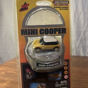 ZAP TOYS REMOTE CONTROL 1:32 SCALE  MINI COOPER WITH REMOTE